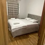 Апартаменти Viktor *